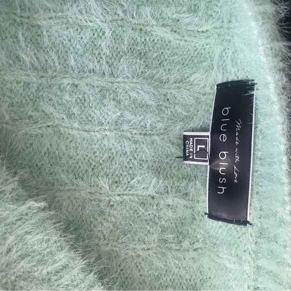 Cropped Fuzzy Cardigan Women’s Large V-Neck 3-Button -Blue Blush - Picture 4 of 7